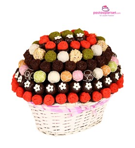 farklı lezzetler, renkli kekleri, çiçekli kekler, çiçek sepe